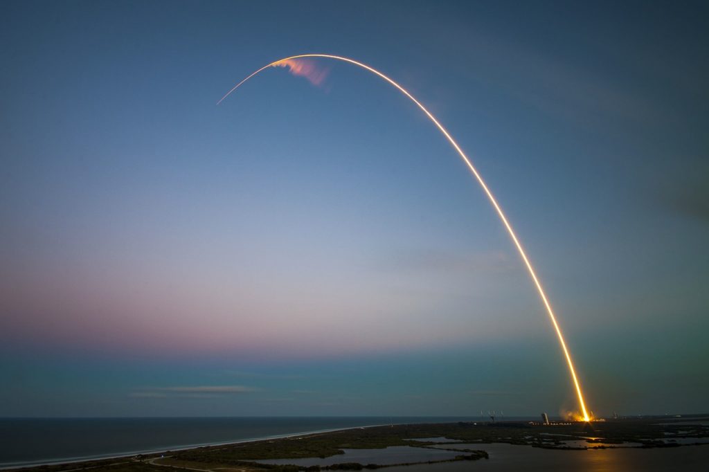 Distancia desde la tierra al espacio